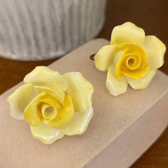 Vintage Denton Rose Earrings Yellow Screw Back - Picture 2 of 5